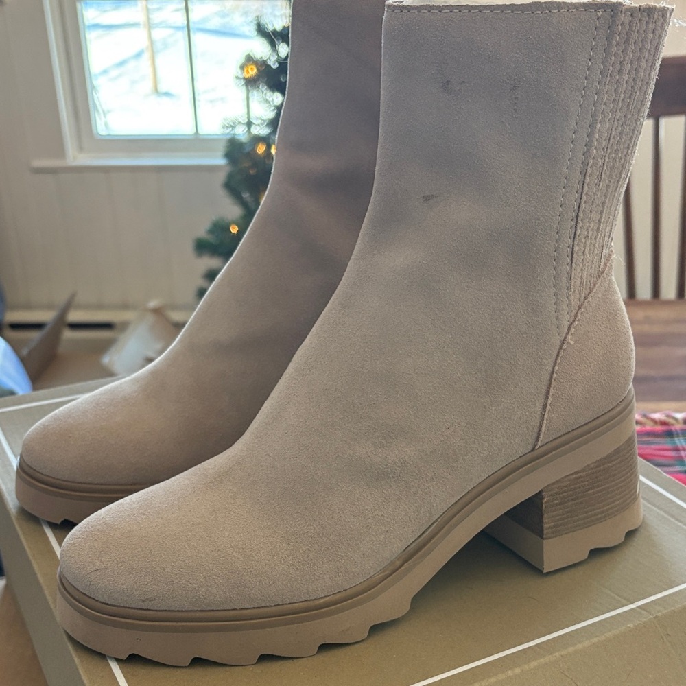 Dolce Vita Women's Cream Heeled Boots - Picture 3 of 6